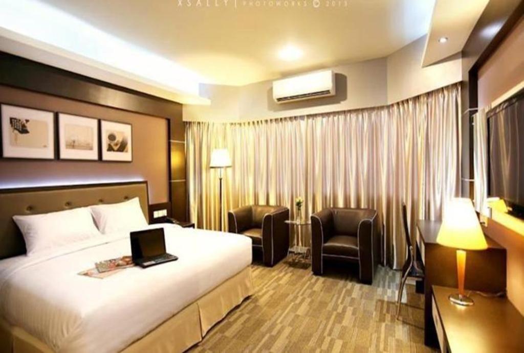 OYO 1178 Plaza Hotel Tanjung Pinang 19/50
