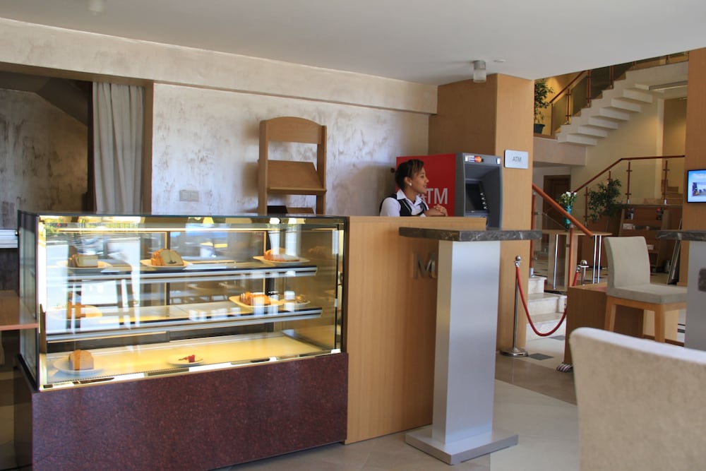 Momona Hotel 8/64