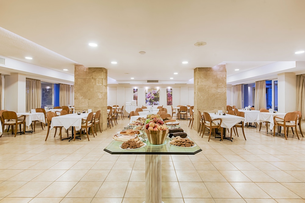 Pearl Hotel 39/55