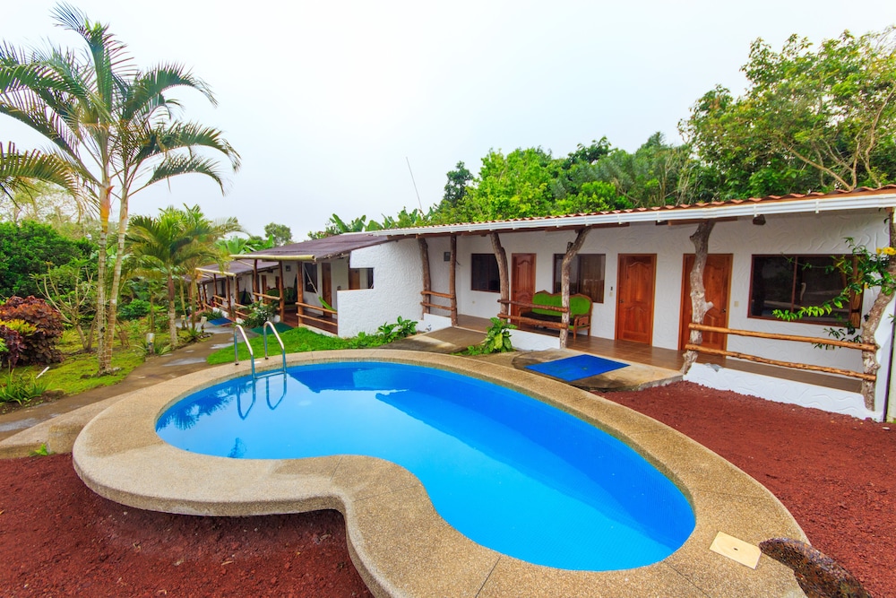 Twin Lodge Galapagos Hotel 60/68