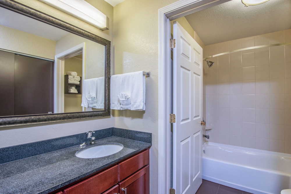Staybridge Suites Allentown West 39/40