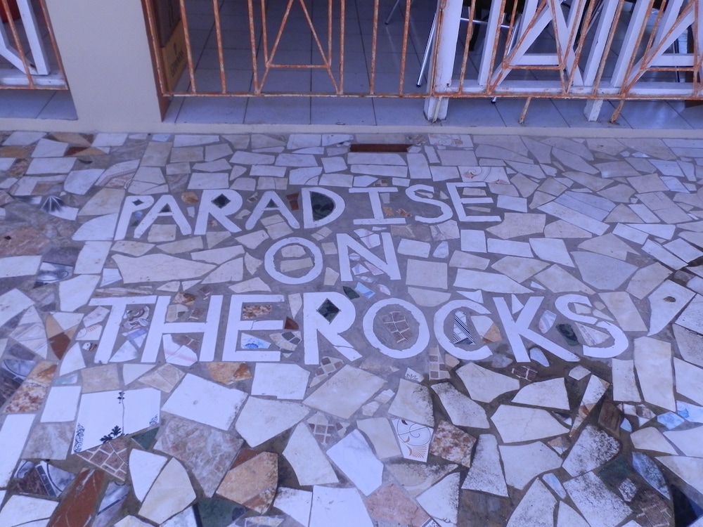 Paradise On The Rocks 7/47