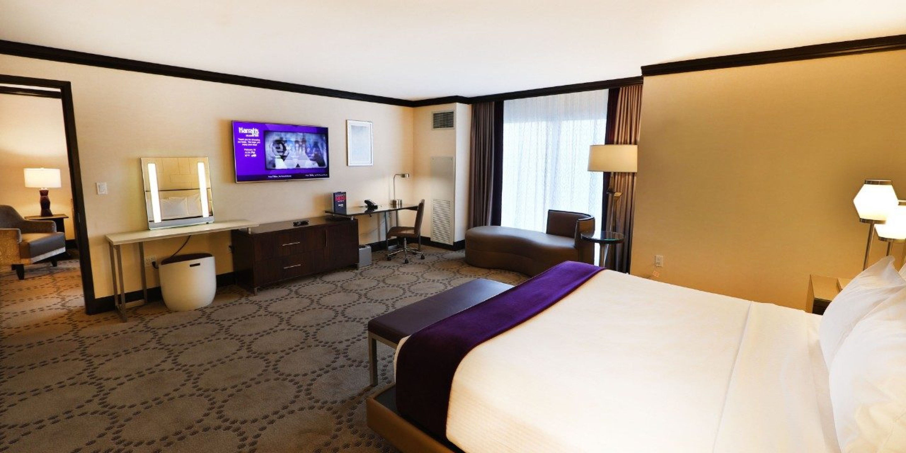 COASTAL, TOWER, SUITE, KING BED, CORNER