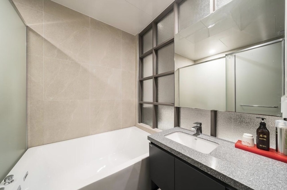Suwon Station Myeongjak Hotel 49/57