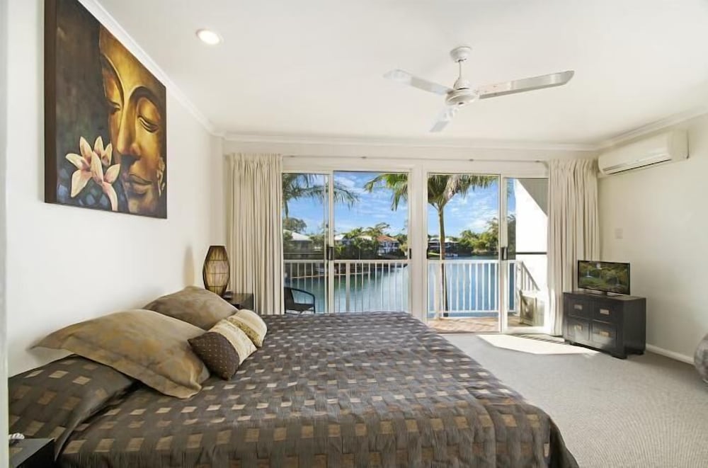 PORTSIDE NOOSA WATERS 9/31