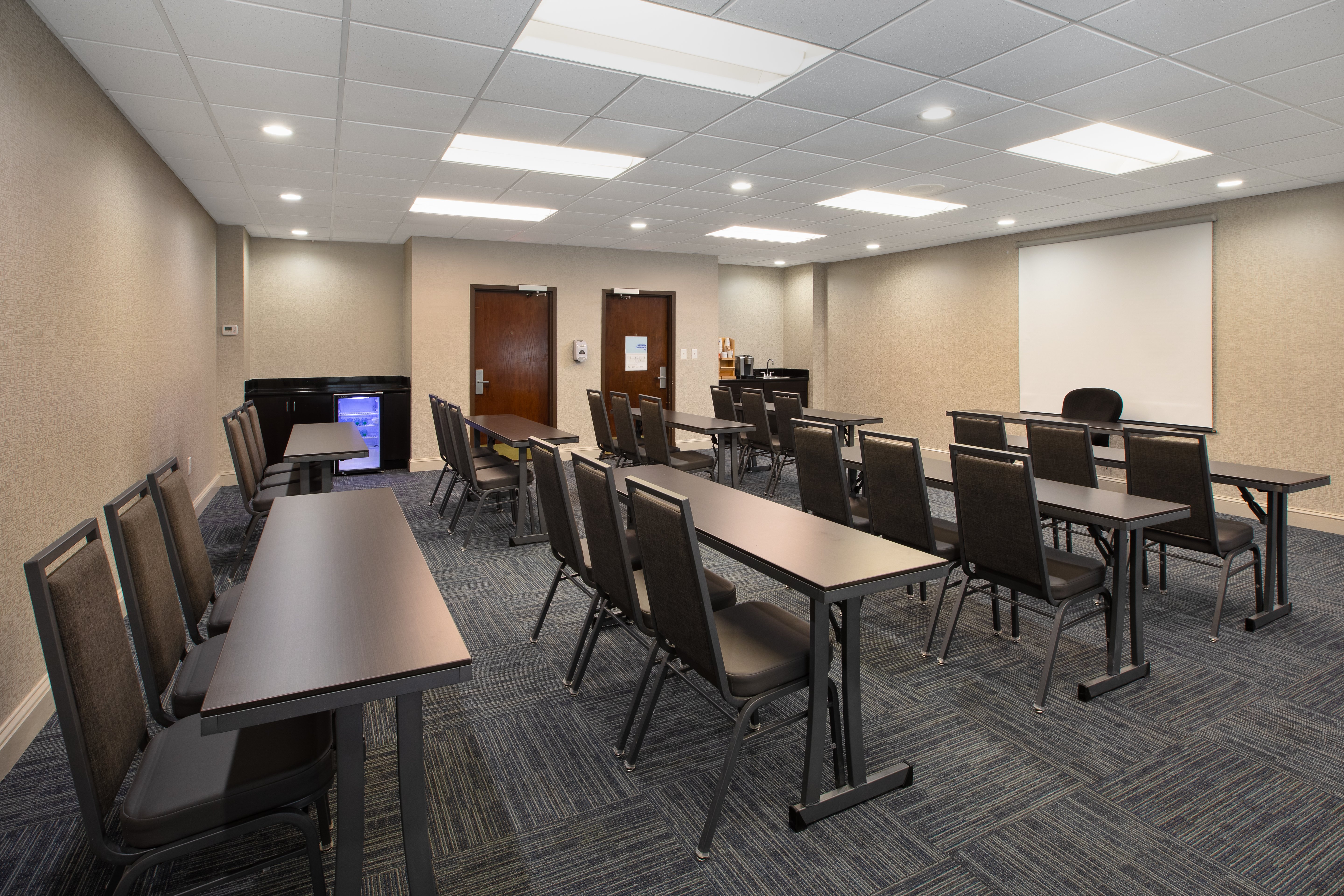 Holiday Inn Express Hotel & Suites I-26 & Us 29 At Westgate Mall 66/75