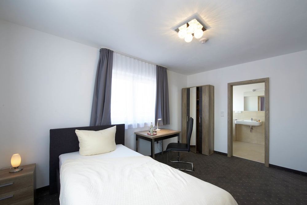 HOTEL NEW IN 10/35