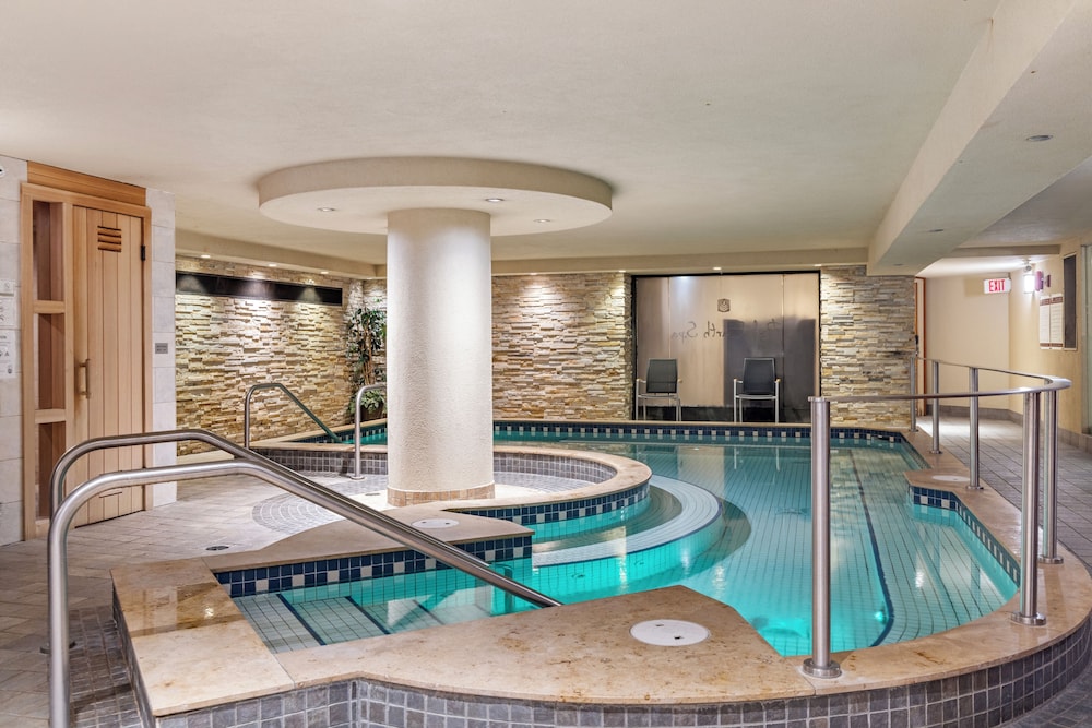 Banff Caribou Lodge & Spa 40/69