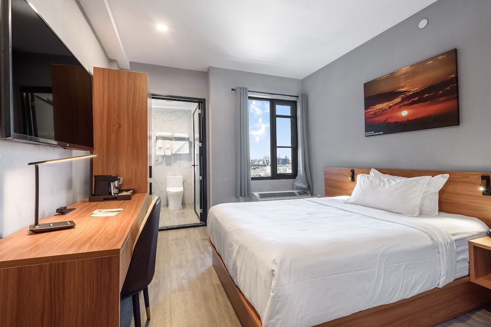 SUPERIOR, KING BED
