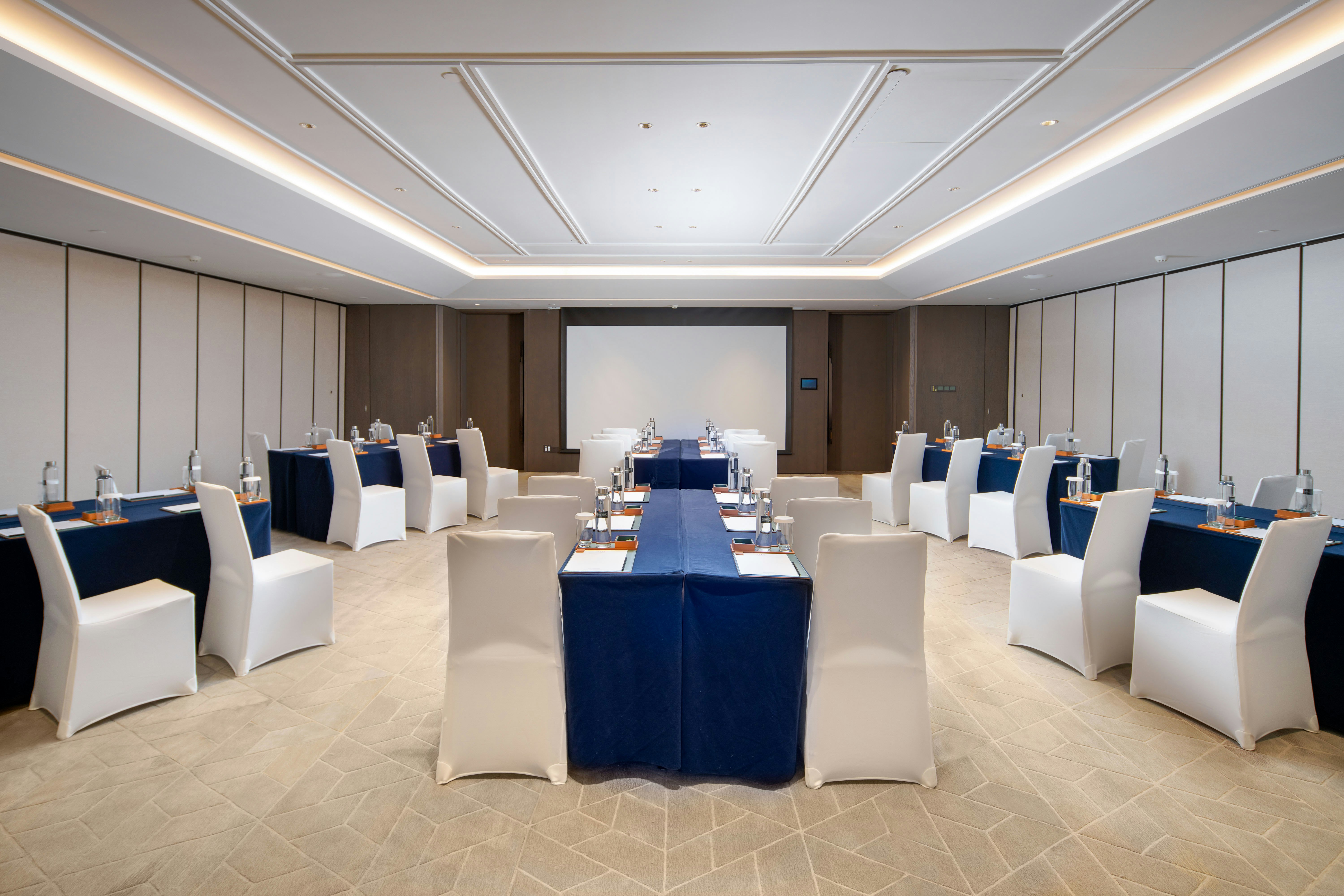 Yuexiu Hotel Guangzhou, Curio Collection by Hilton 25/30