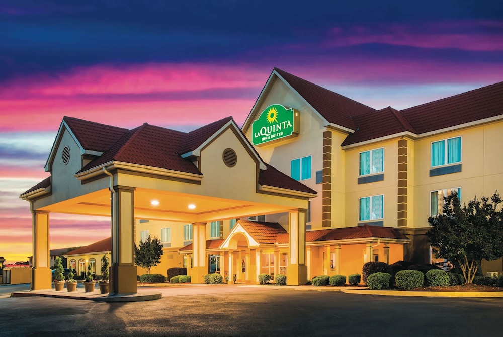 La Quinta Inn & Suites by Wyndham Russellville 2/35