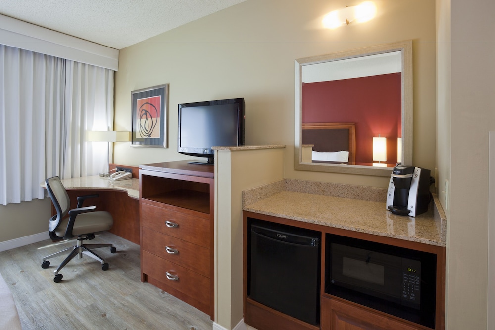 Holiday Inn Hotel Suites Maple Grove Nw Mpls Arbor Lks 63/76