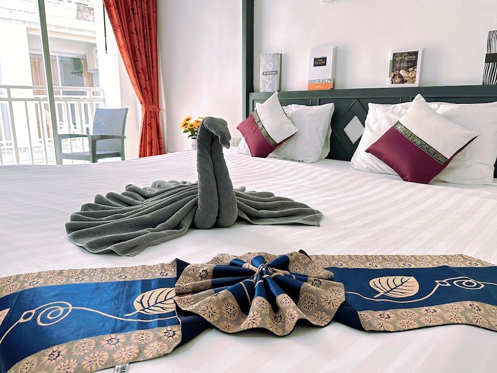 Hotel Baya Patong Beach 33/65