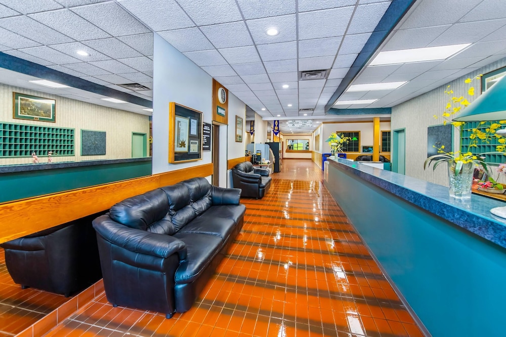 The Crestwood Hotel 39/57