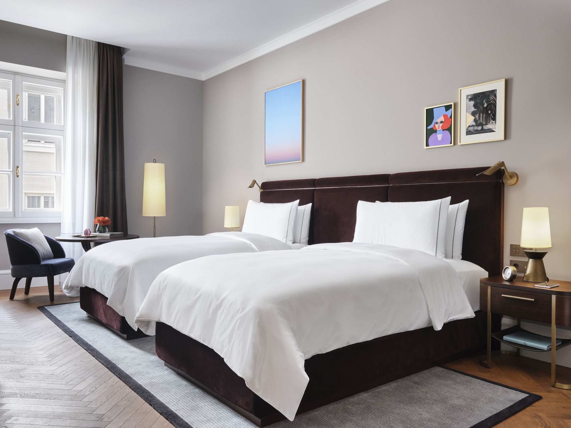 PREMIER, TWIN BEDS