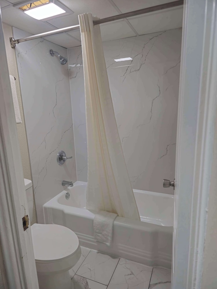 غرفة بسرير كينج للمدخنين، Americas Best Value Inn Elizabethtown 3/5