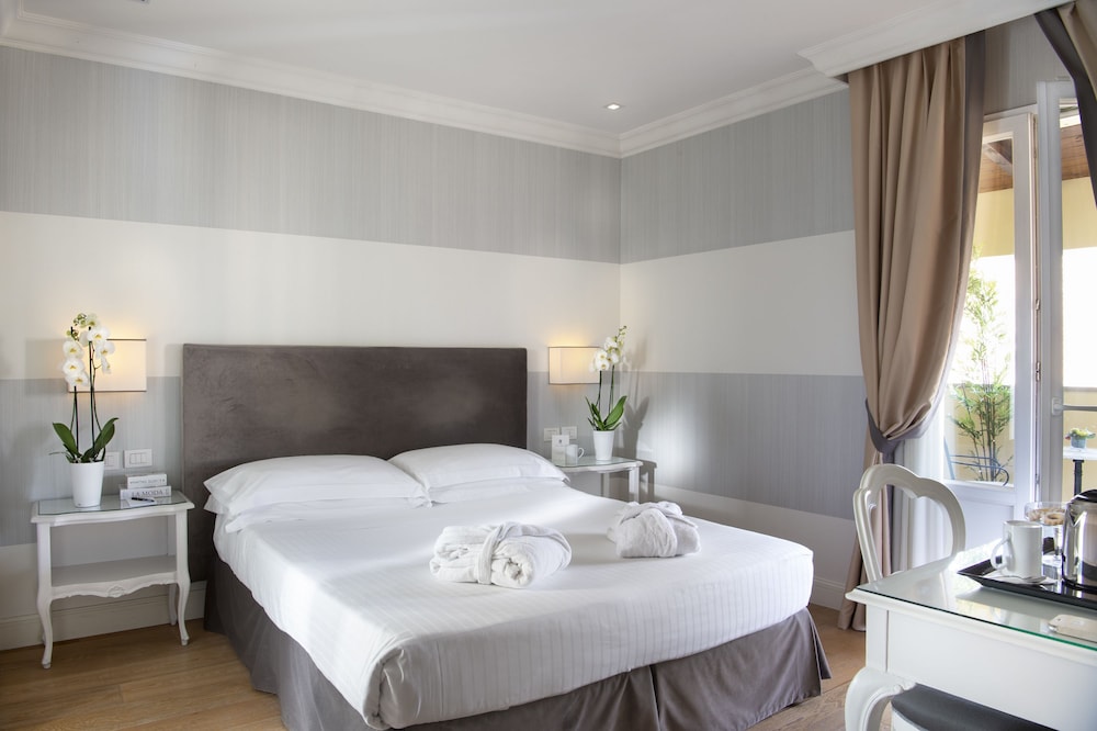ROOM, DOUBLE OR TWIN BED, CITY VIEW, TERRACE
