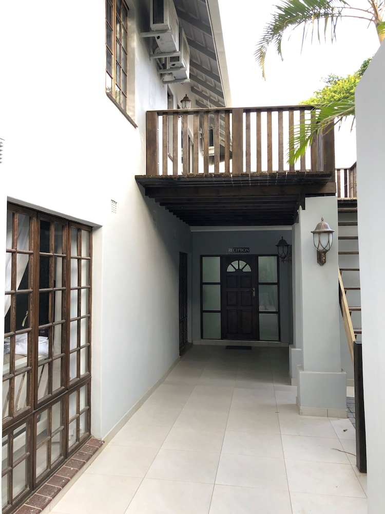 Lalapanzi Guest House 3/50