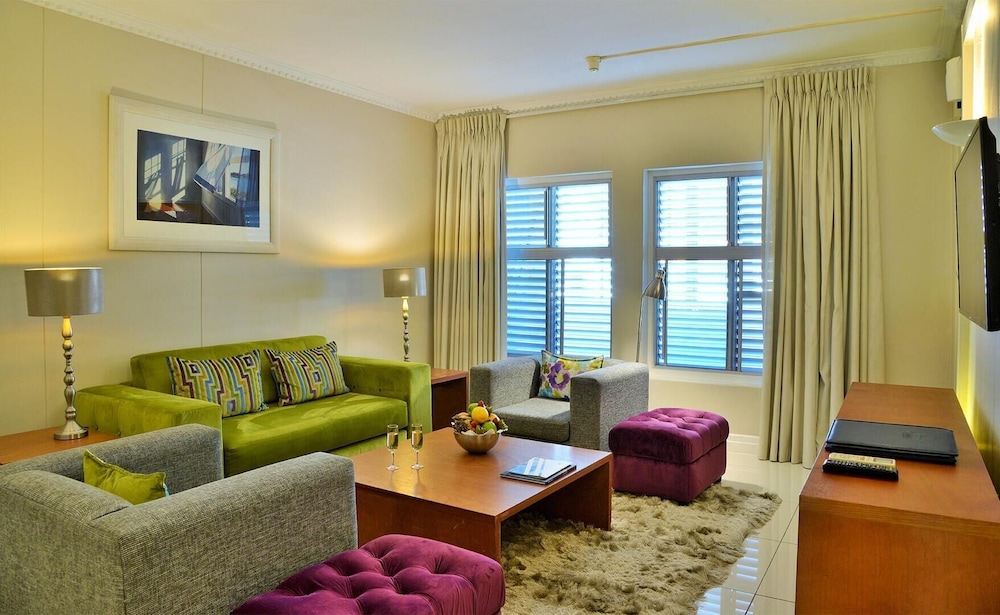 Peninsula All-Suite Hotel by Dream Resorts 31/49