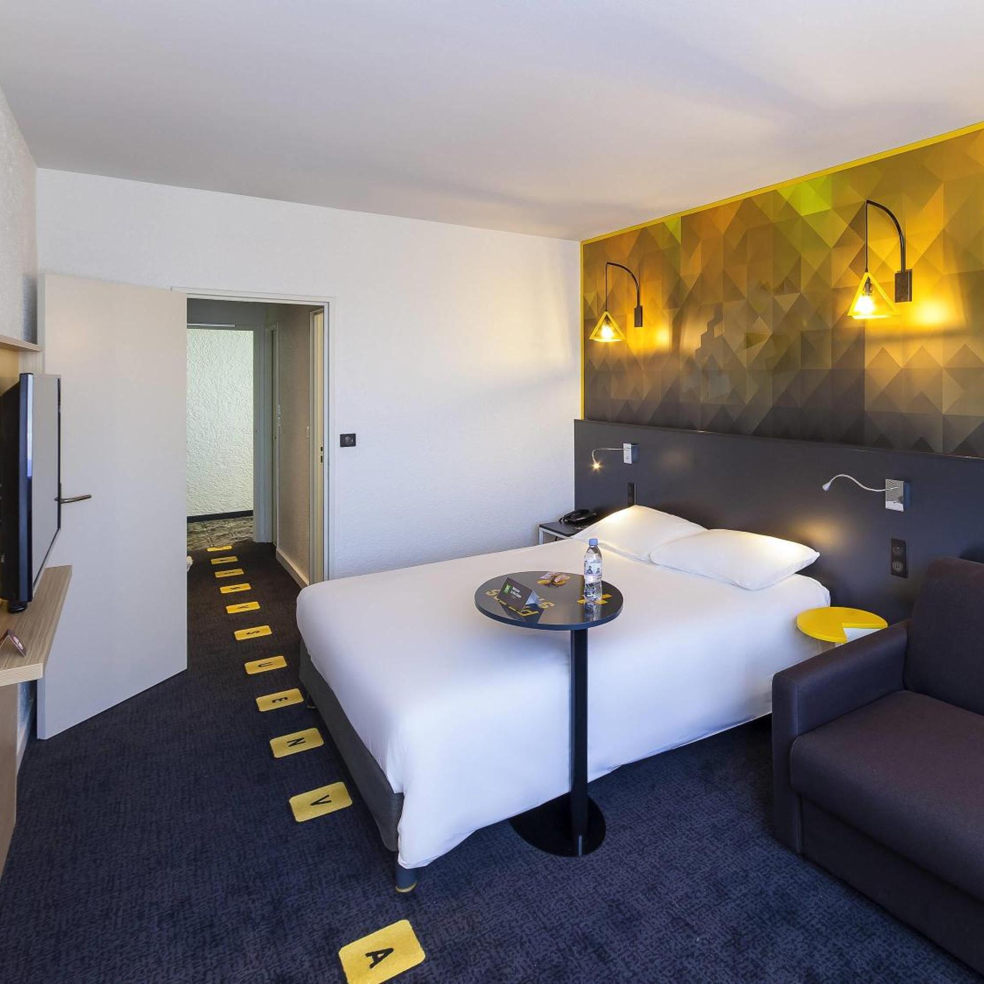 غرفة عائلية بسرير مزدوج مع أريكة، ibis Styles Poitiers Nord 2/4