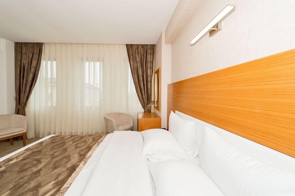 MIEN SUITES 18/29