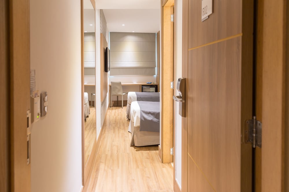 Atlantico Travel Hotel 49/50