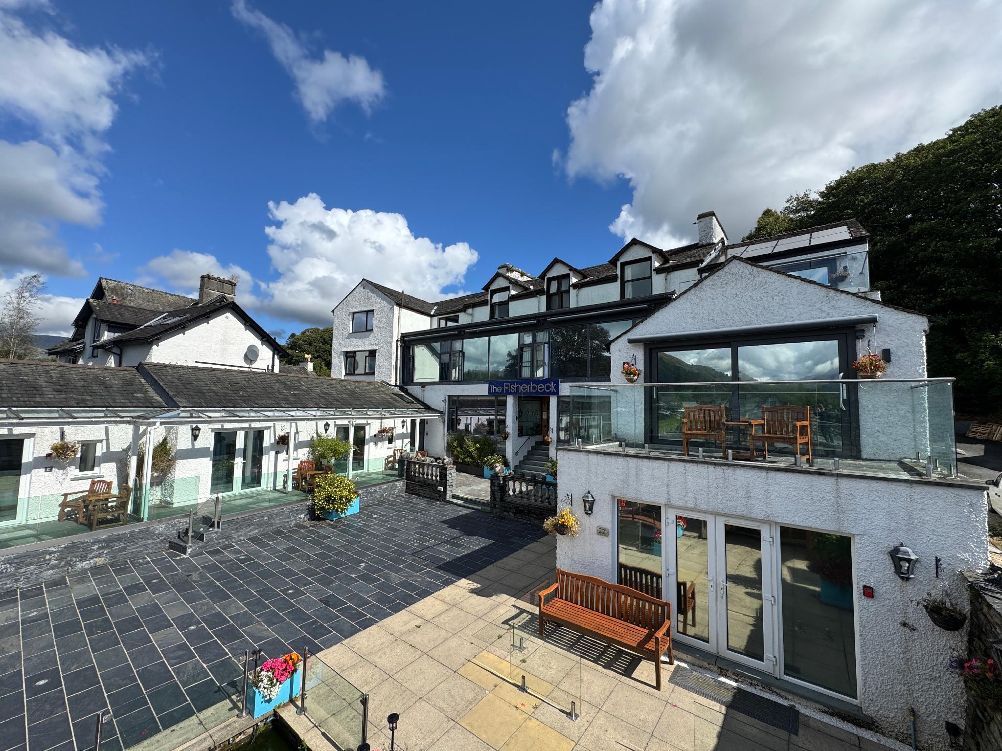 Waterhead Rooms & Suites - Parking and Light Breakfast 23/43