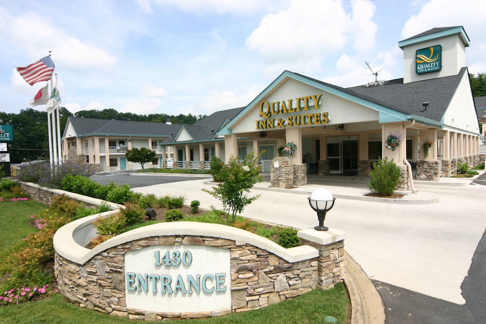 Quality Inn & Suites Biltmore East image