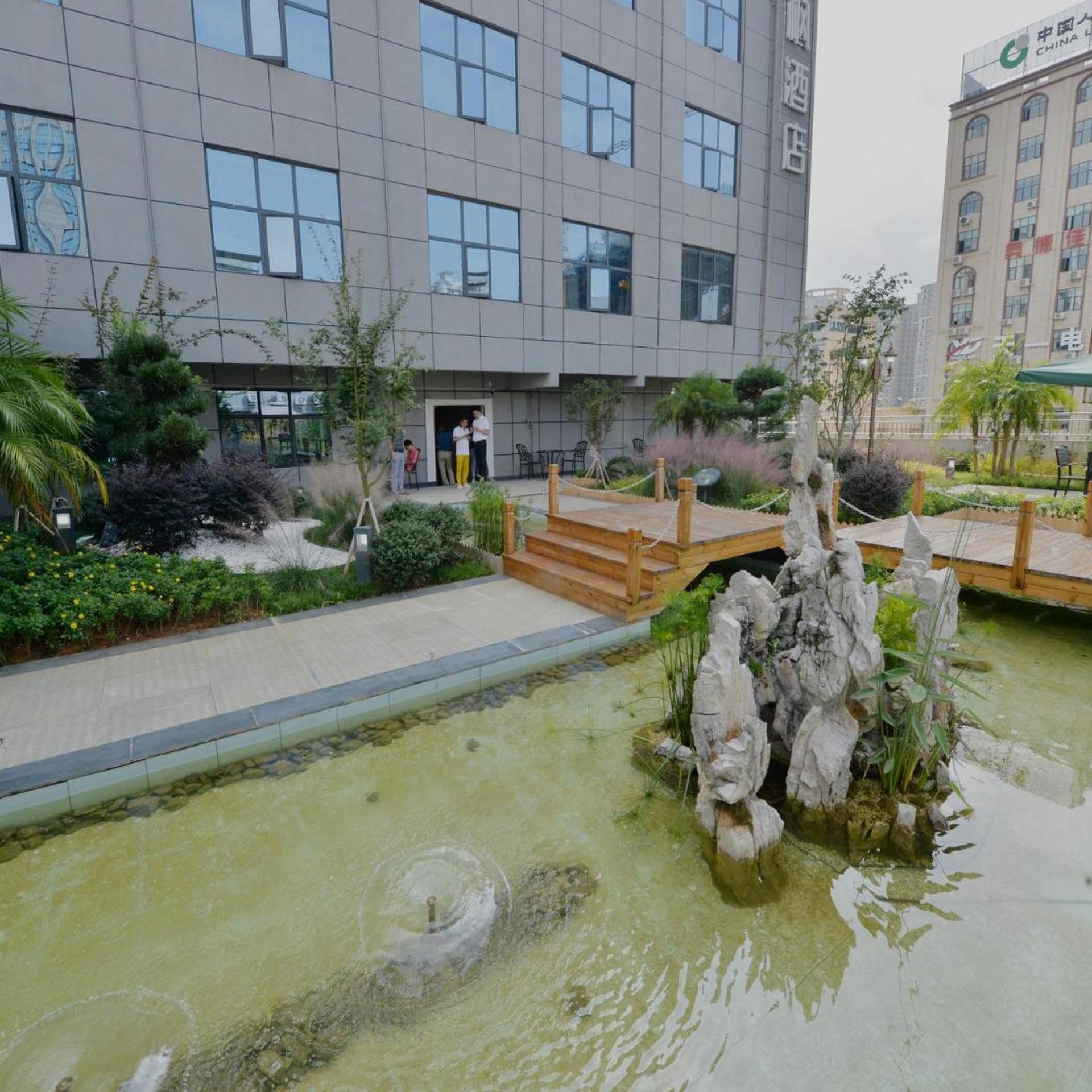 Lavande Hotel (Xingyi Jushan Avenue) 19/22