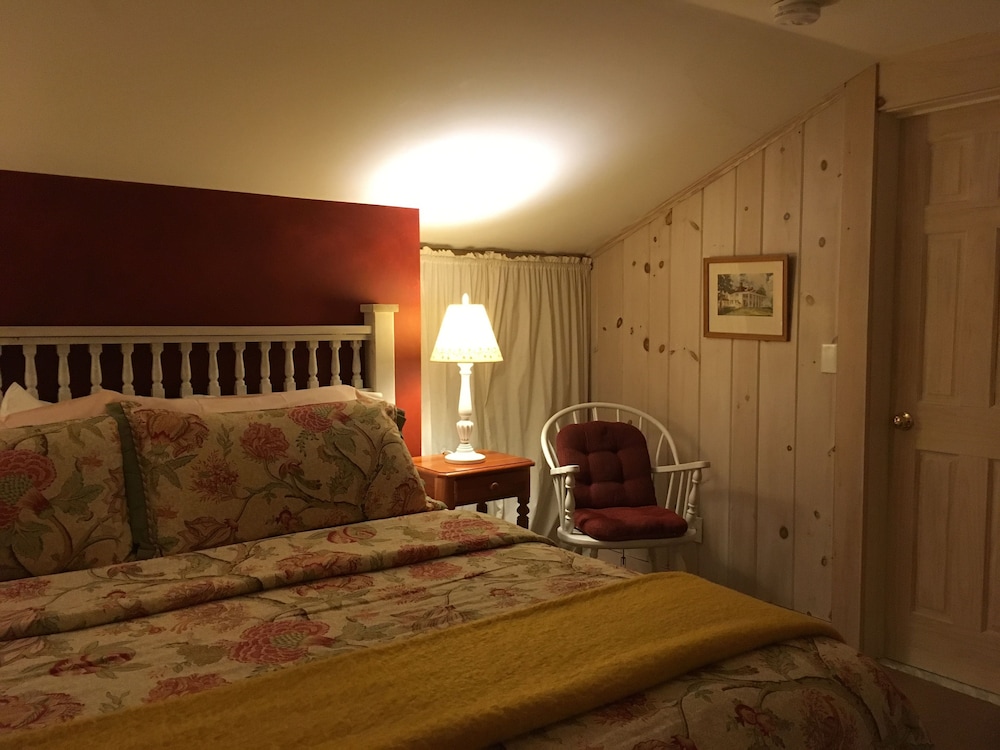 Deerhill Inn 36/77