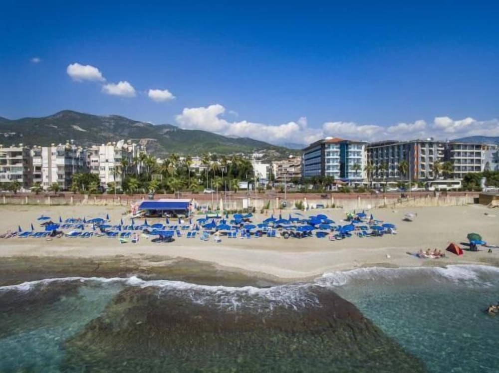 Parador Beach Hotel 34/47