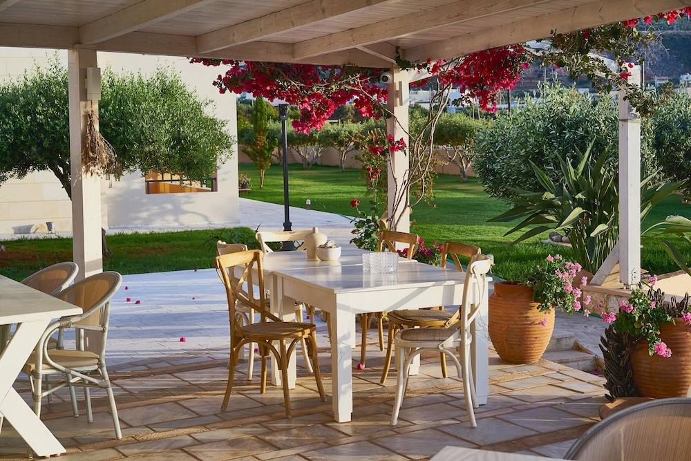 Golden Bay Apartments-Garden Haven 74/87