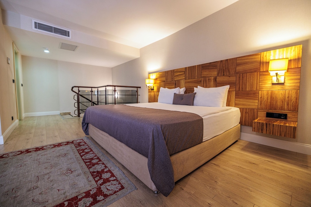 Duplex, Suite, 1 Queen and 3 Single Beds