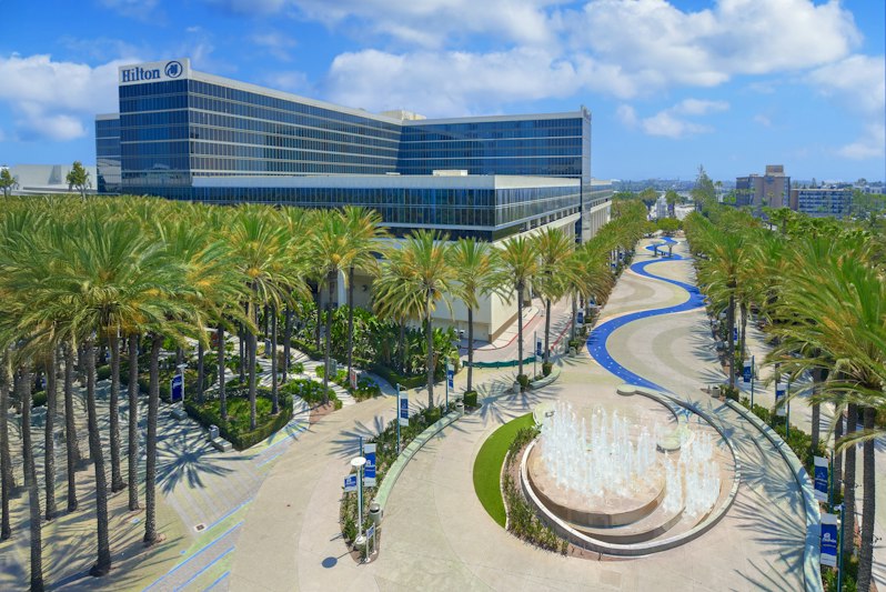 Hilton Anaheim 80/85