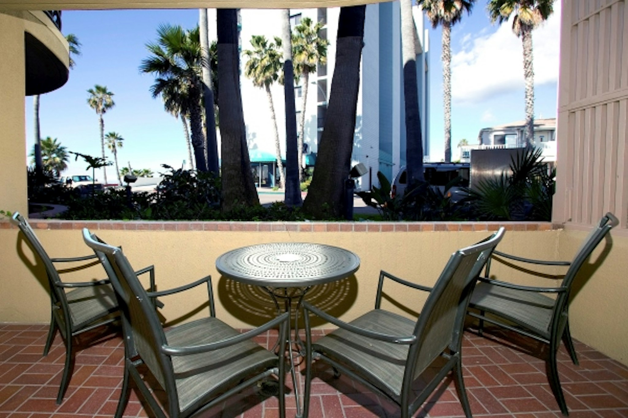 Pacific Terrace Hotel 81/92