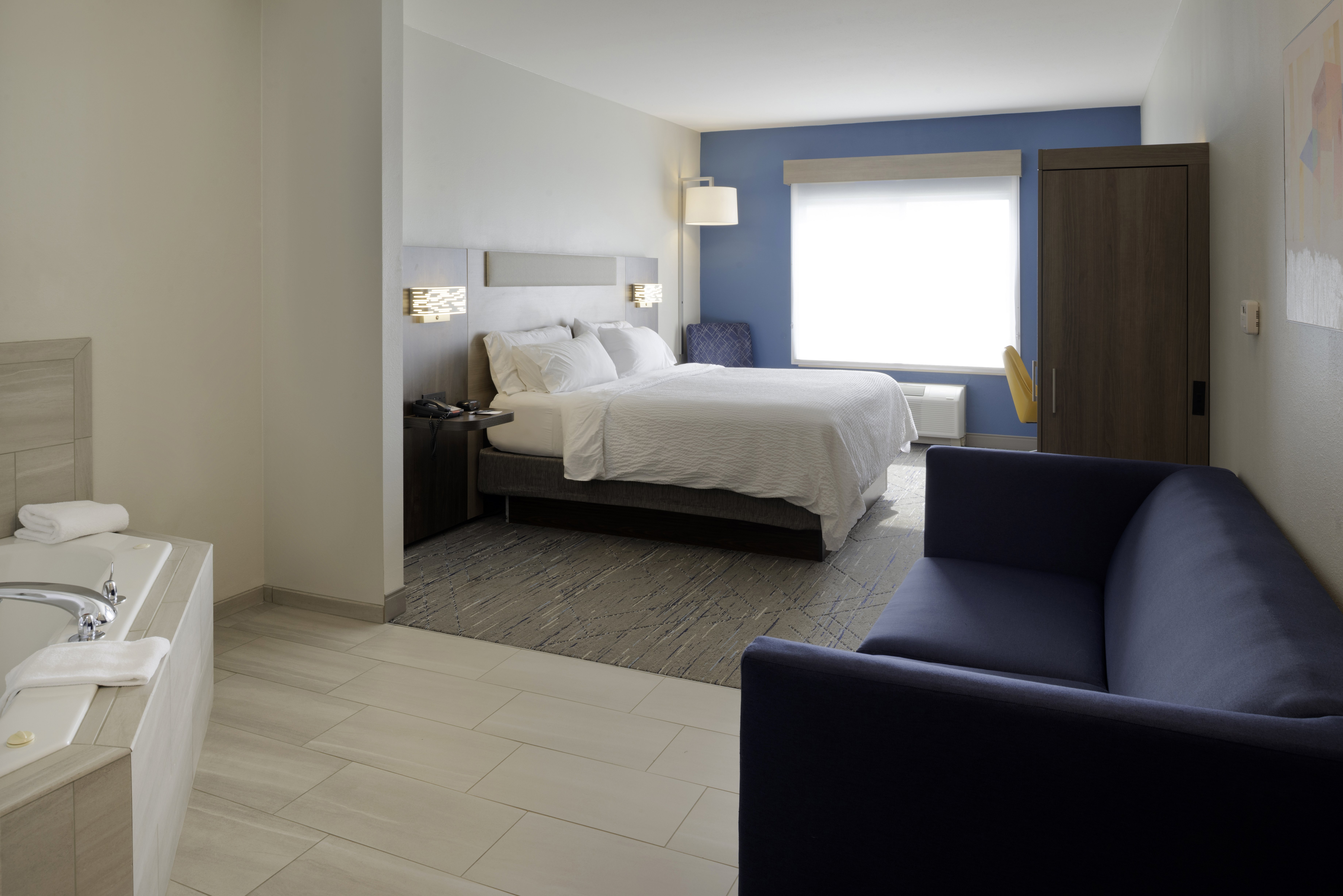 Holiday Inn Express Hotel Suites Fort Atkinson 23/74