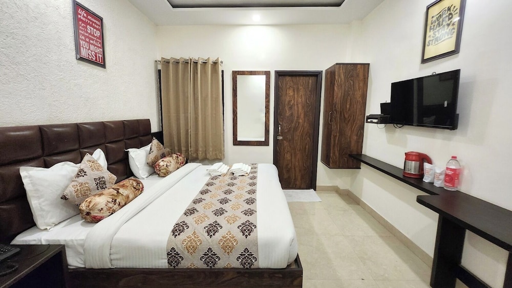 HOTEL KRISHNAS 39/59
