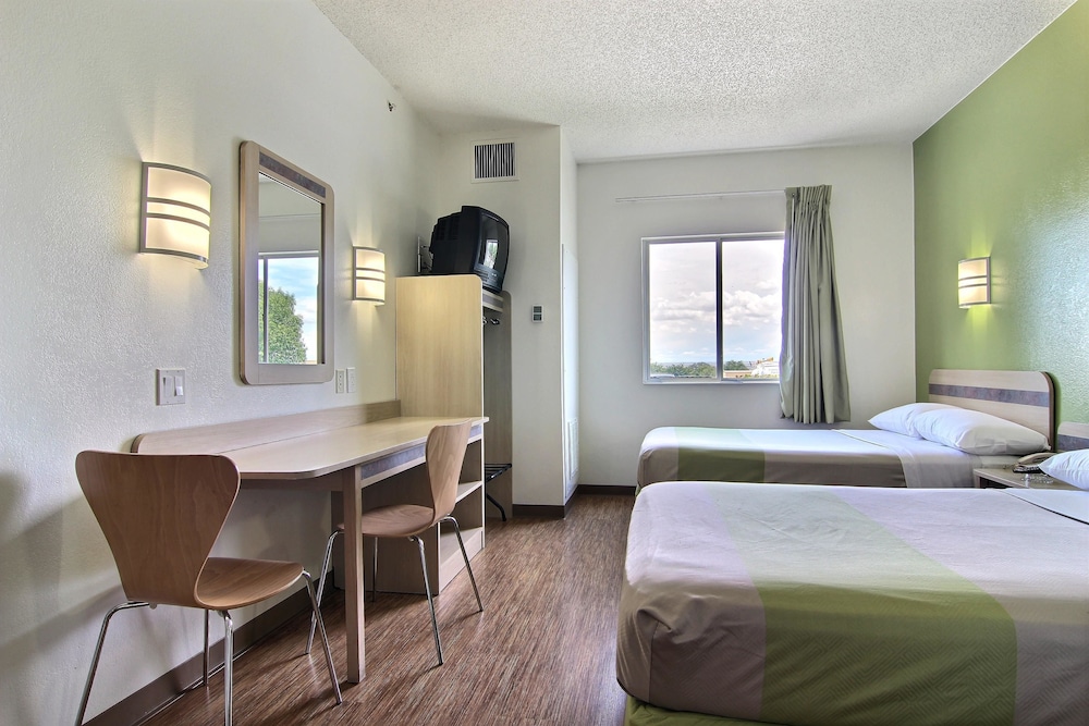 Motel6 Albuquerque, NM - North 26/62