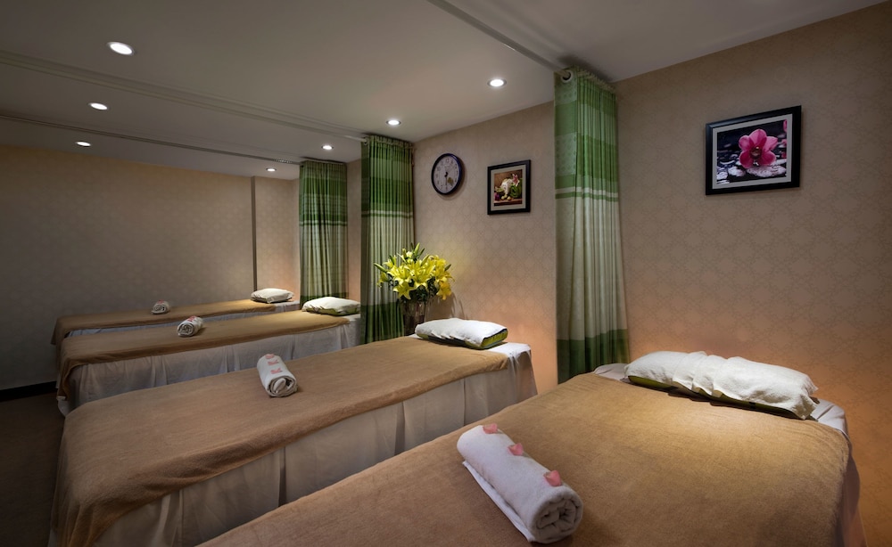 Lakeside Palace Hotel 19/35