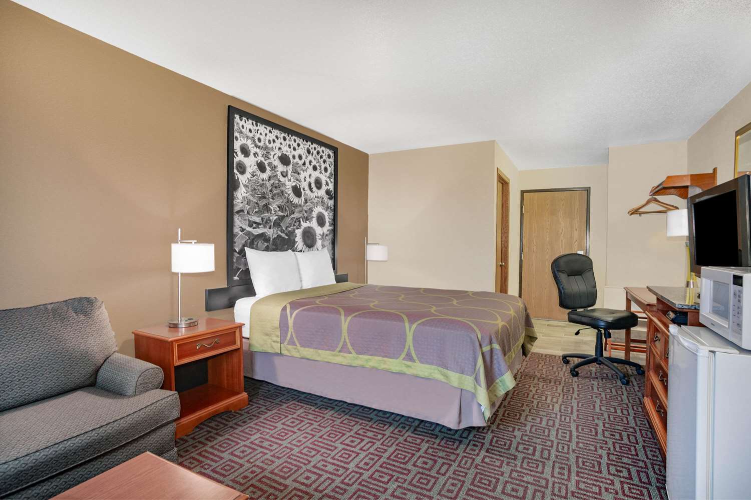Super 8 by Wyndham Fort Madison 2/21