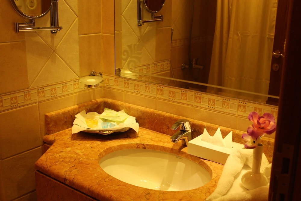 فندق زوار العالمي(Zowar Alalami hotel) 41/43