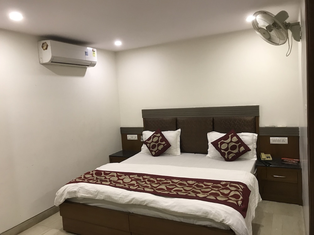 Hotel Avtar At New Delhi Railway Station 12/50