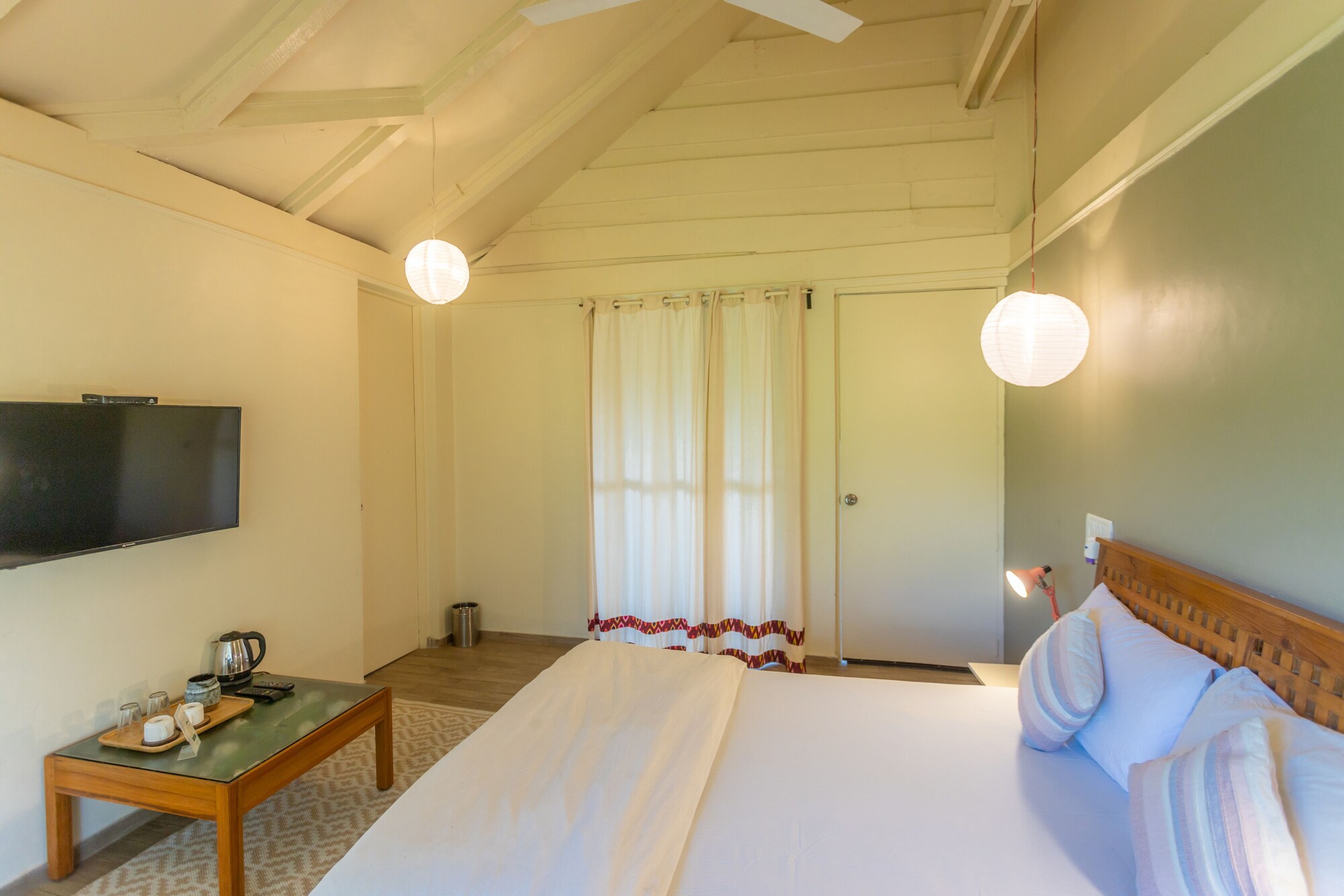 BUNGALOW, DOUBLE BED