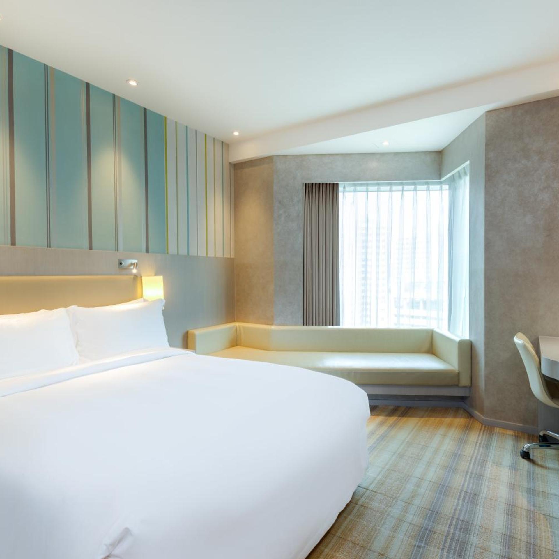 Standard, Queen Bed, Bath and Shower