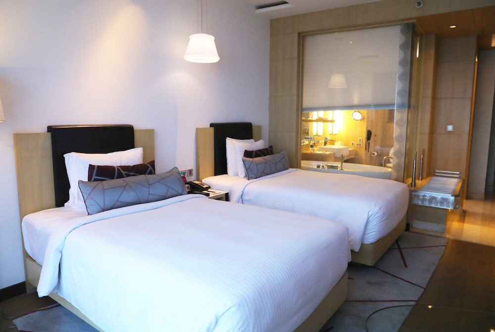CROWNE PLAZA GREATER NOIDA 19/78