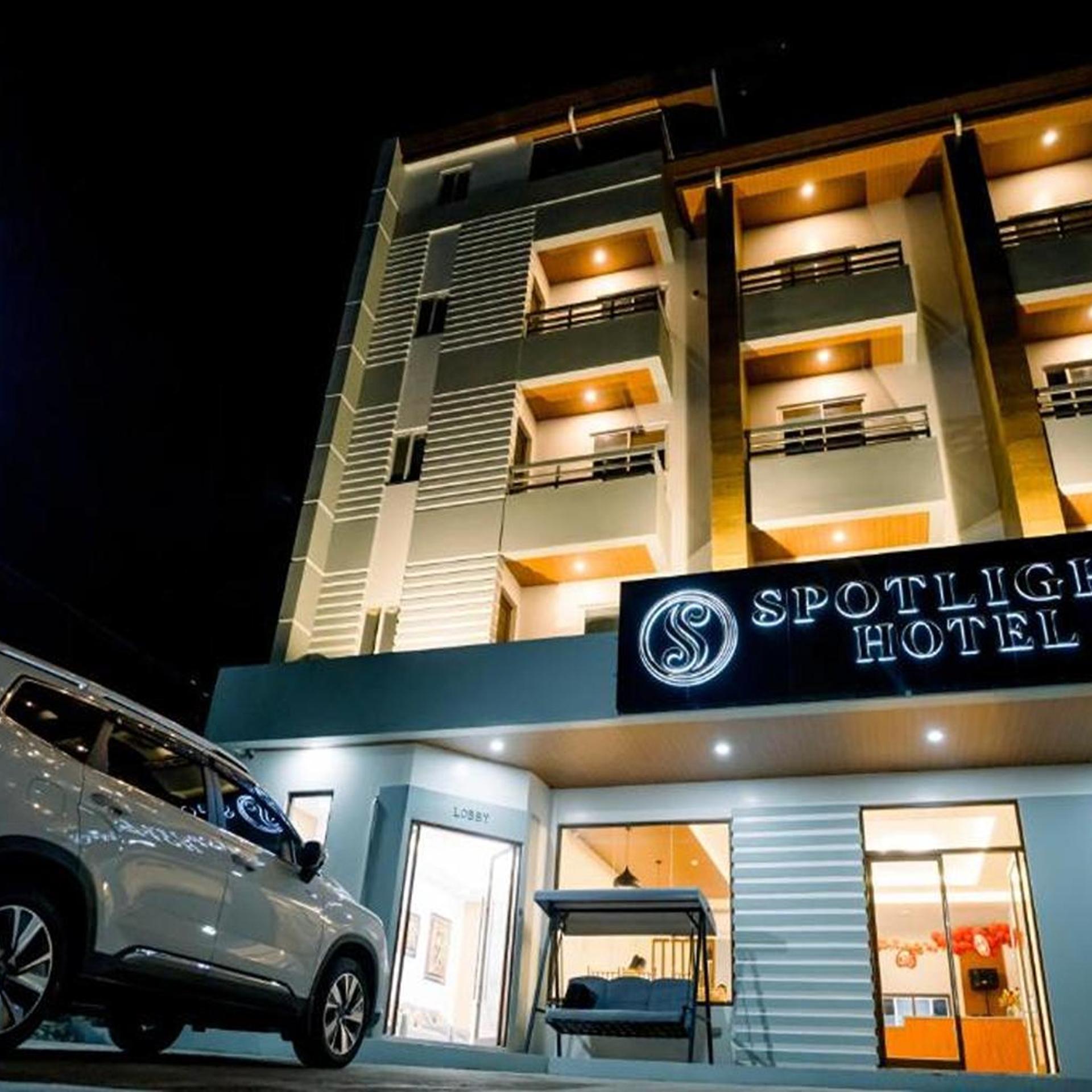 Spotlight Hotel near Hundred Islands Wharf 2/44
