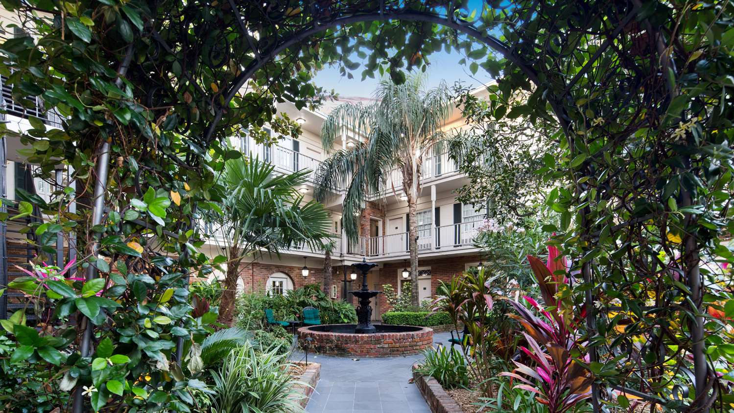 Best Western Plus French Quarter Courtyard Hotel 49/54