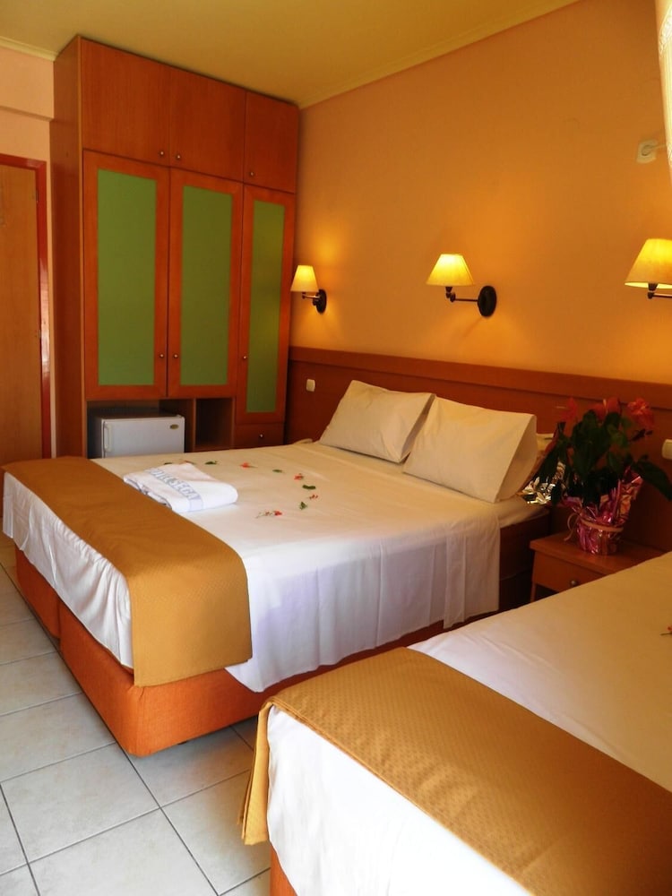 HOTEL SEGAS 14/43
