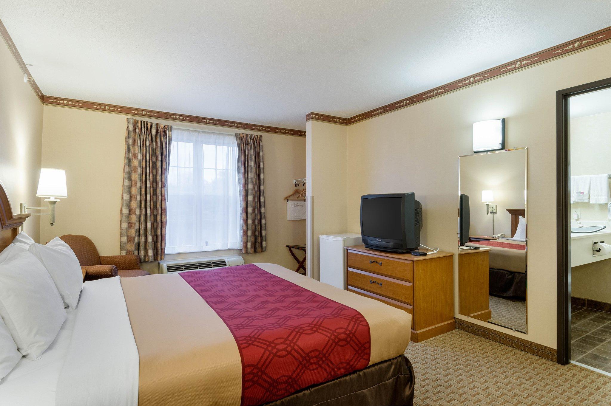 Econo Lodge 8/41