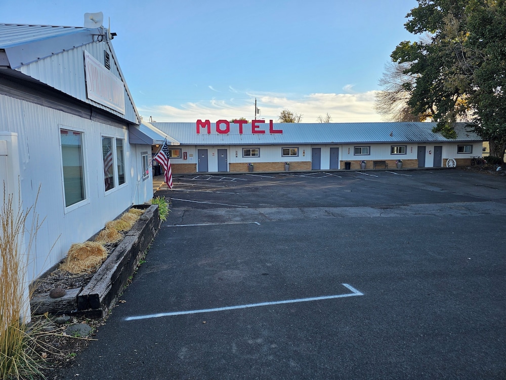 Sprague Motel and RV Park 34/45